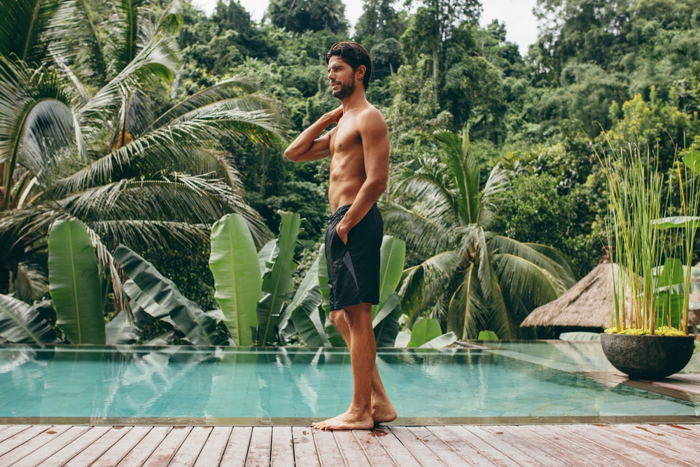 Så hittar du rätt modell av badshorts herr för strand och pool